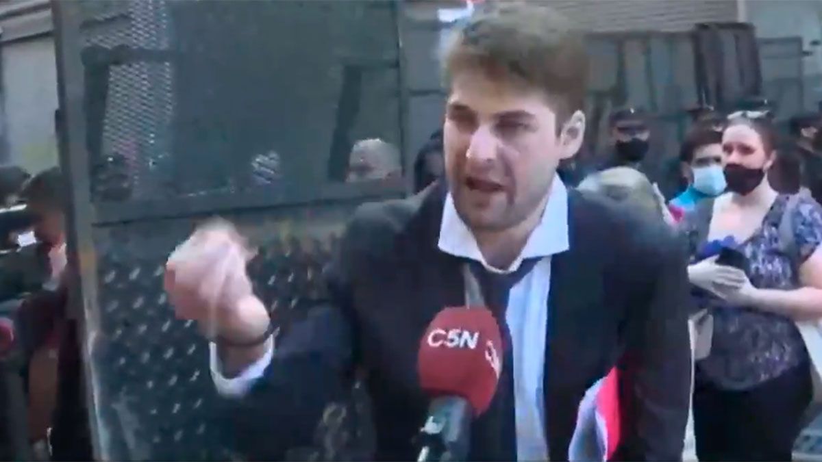 El Presto, imputado por hostigamiento digital, agredió a los gritos a la periodista Claudia Salto.