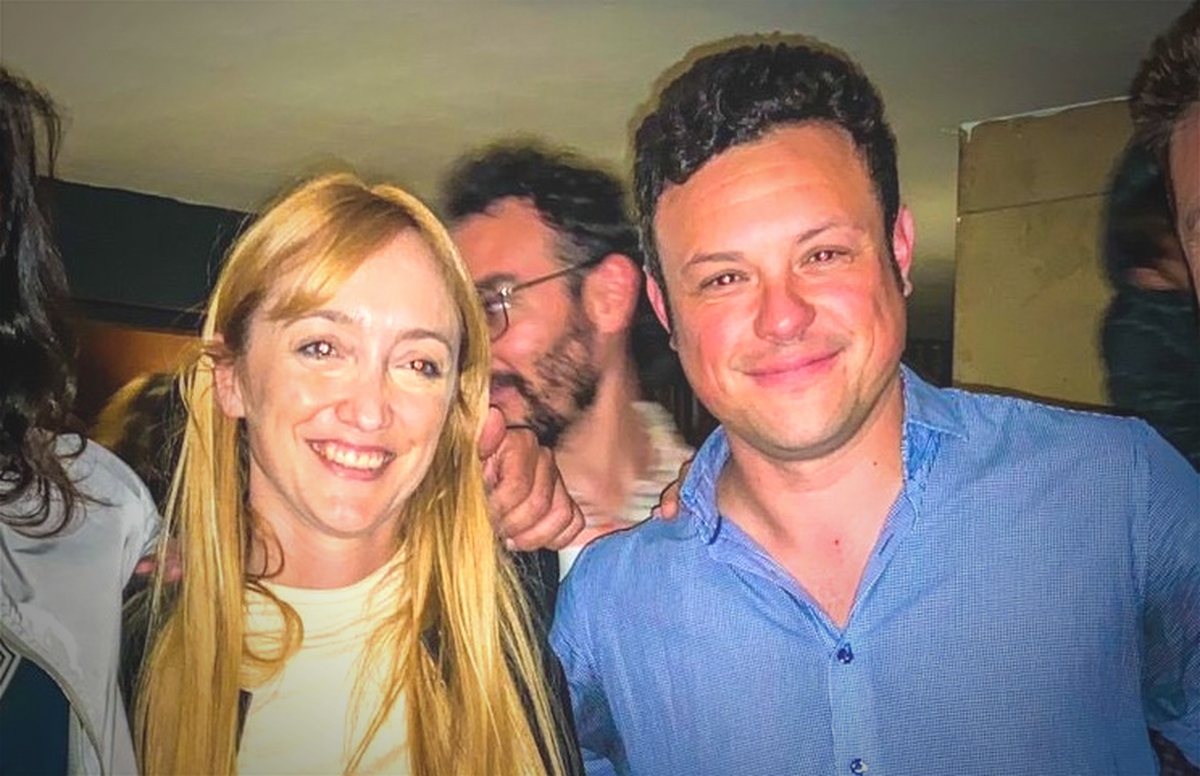 Nicolás Aroma junto a la senadora nacional Anabel Fernández Sagasti, durante una de las charlas que dio recientemente Lucas Ilardo.