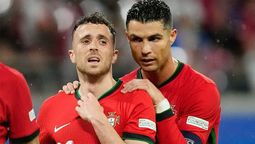 Diogo Jota y Cristiano Ronaldo.