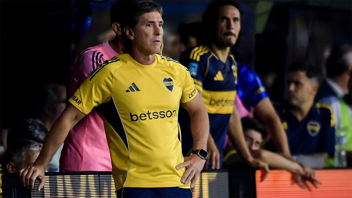 El DT Claudio Úbeda tiene una dura prueba este domingo en La Bombonera.