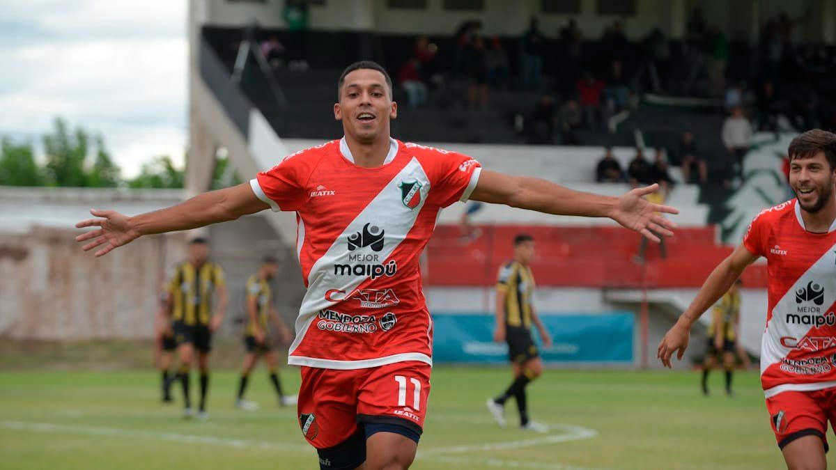 Chicho Veliez marcó un verdadero golazo para Maipú. (Martín Pravata/UNO).