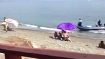 Traficantes desembarcaron droga en una playa española a plena luz del día