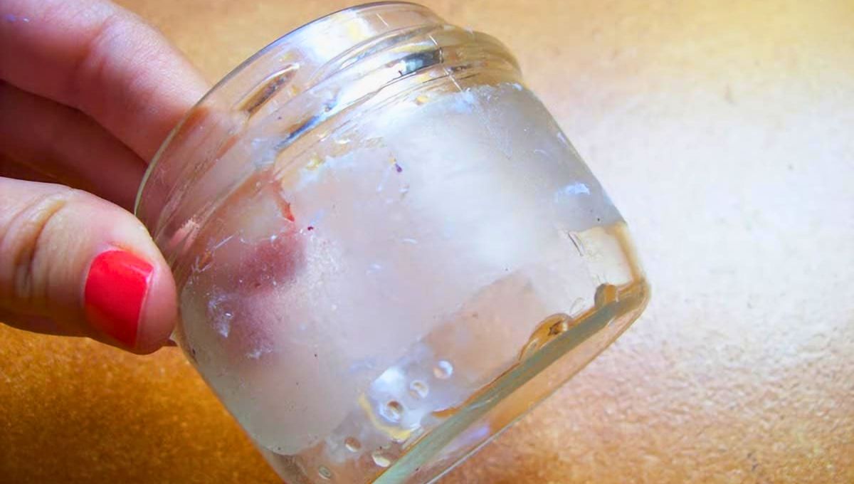 Si realizas el procedimiento todavía quedan restos de pegamento, repite el truco. Si realizas el procedimiento todavía quedan restos de pegamento, repite el truco. 