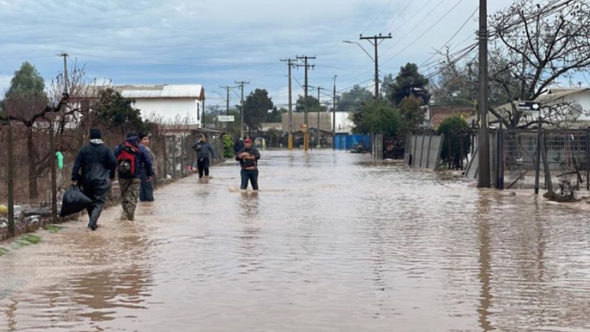 Chile: El fuerte temporal ocasionó dos muertos y más de 4.000 damnificados. Además hay tres desaparecidos