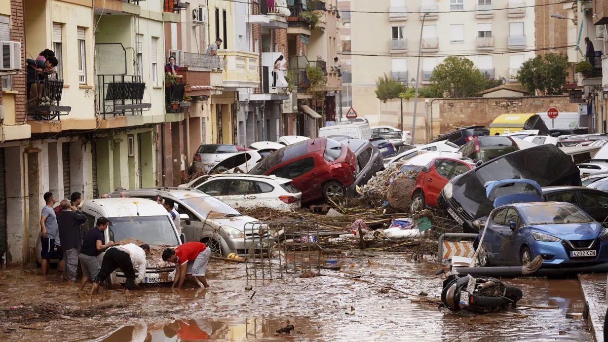Un joven de Valencia creó un sitio para poder facilitarle a las personas hallar su coche tras el paso de la DANA. Un joven de Valencia creó un sitio para poder facilitarle a las personas hallar su coche tras el paso de la DANA.