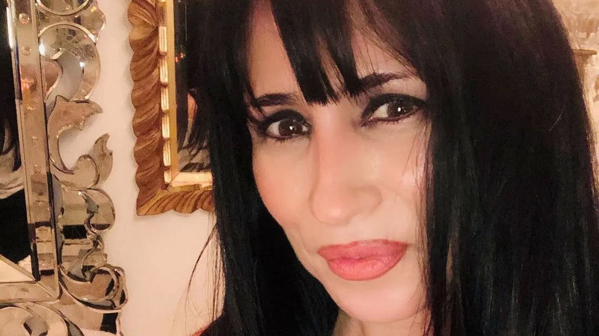 Transparentísimo, sin ropa interior y con brassier, Marixa Balli en jumsuit salvaje