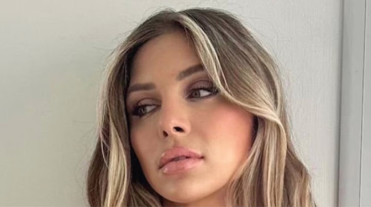 Romina Malaspina anticipó el verano y posó en microbikini sin breteles