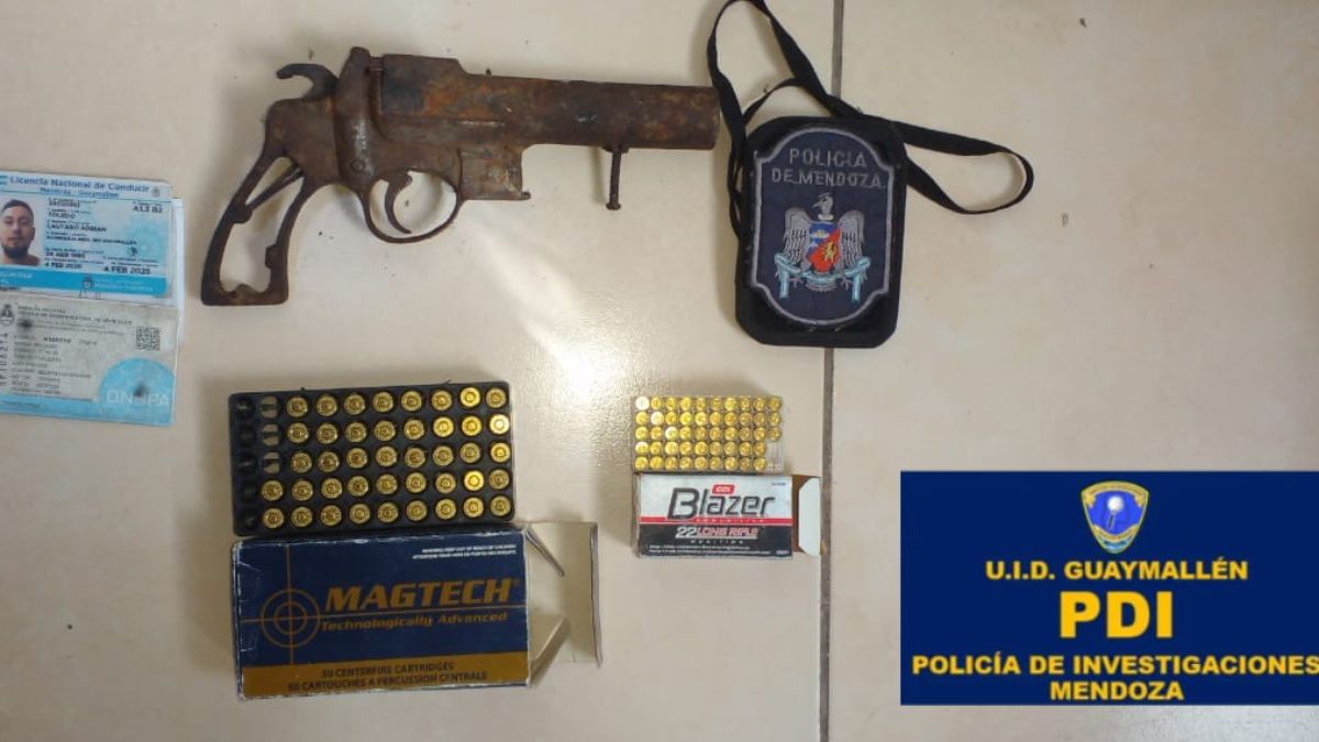 En Guaymallén y Godoy Cruz se requisaron municiones de distintos calibres, documentación robada y un pistolón calibre 12 GA. En Guaymallén y Godoy Cruz se requisaron municiones de distintos calibres, documentación robada y un pistolón calibre 12 GA.