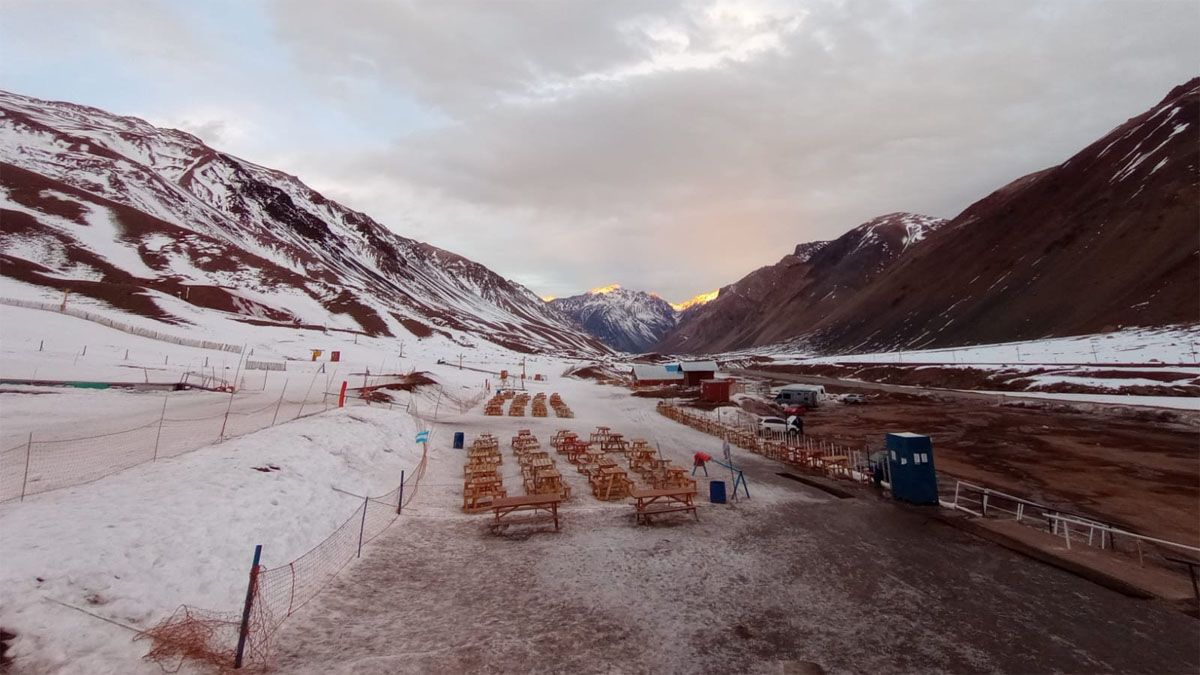 Esperan que para las vacaciones de invierno lleguen nevadas que permitan realizar las actividades deportivas en el centro de esquí Los Puquios y Las Leñas.