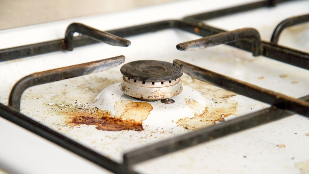 Dile adiós a las manchas negras de las hornallas de la cocina con este novedoso truco