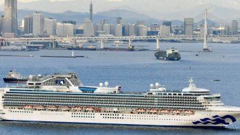 Hay ocho argentinos en un crucero que está en cuarentena por coronavirus
