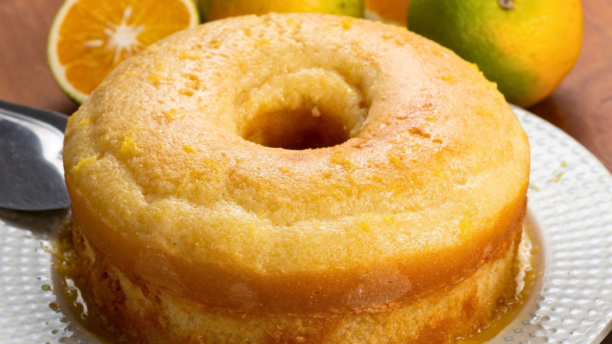 Aprende a preparar la receta del budín de naranja en la licuadora. Foto: Canva.