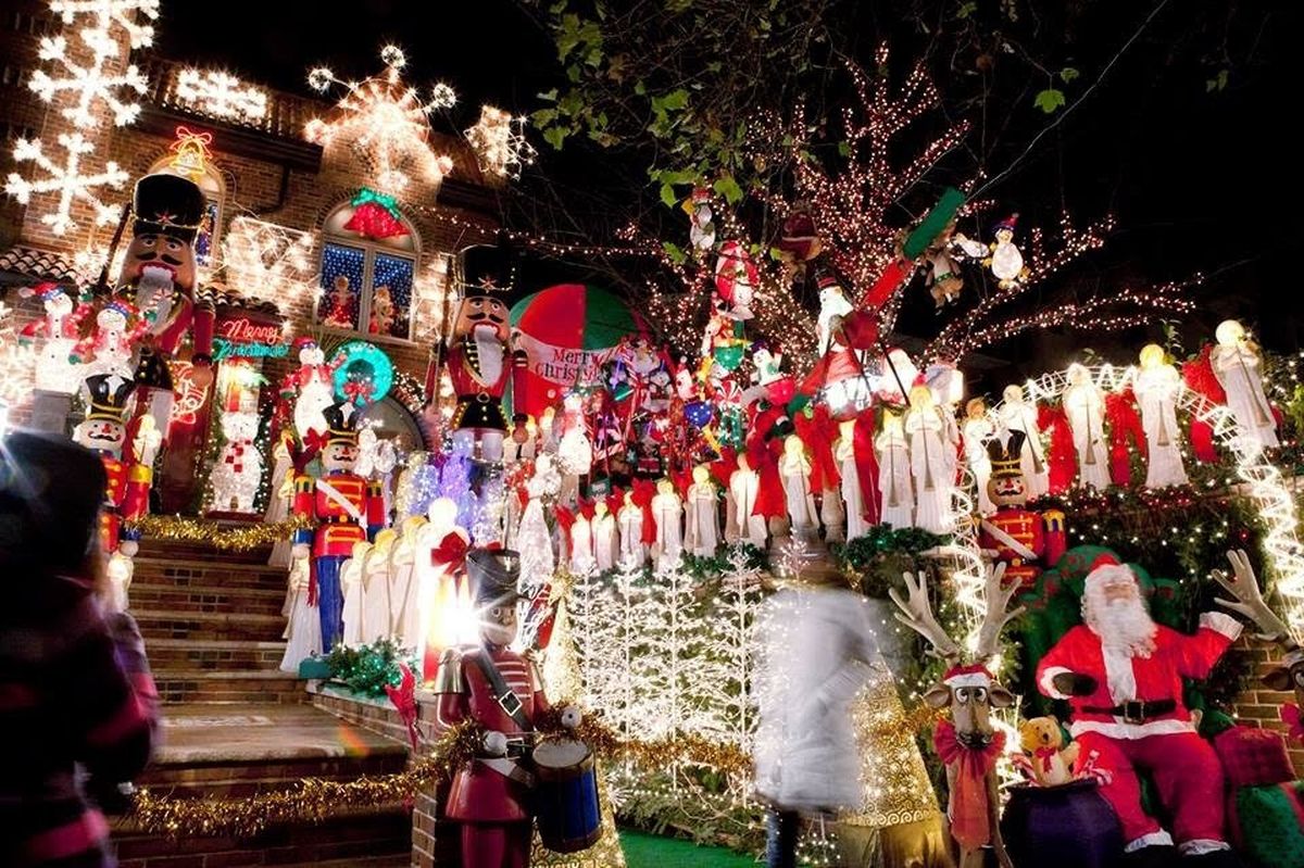 Las casas de Dyker Heights lo dan todo para Navidad. Las casas de Dyker Heights lo dan todo para Navidad.