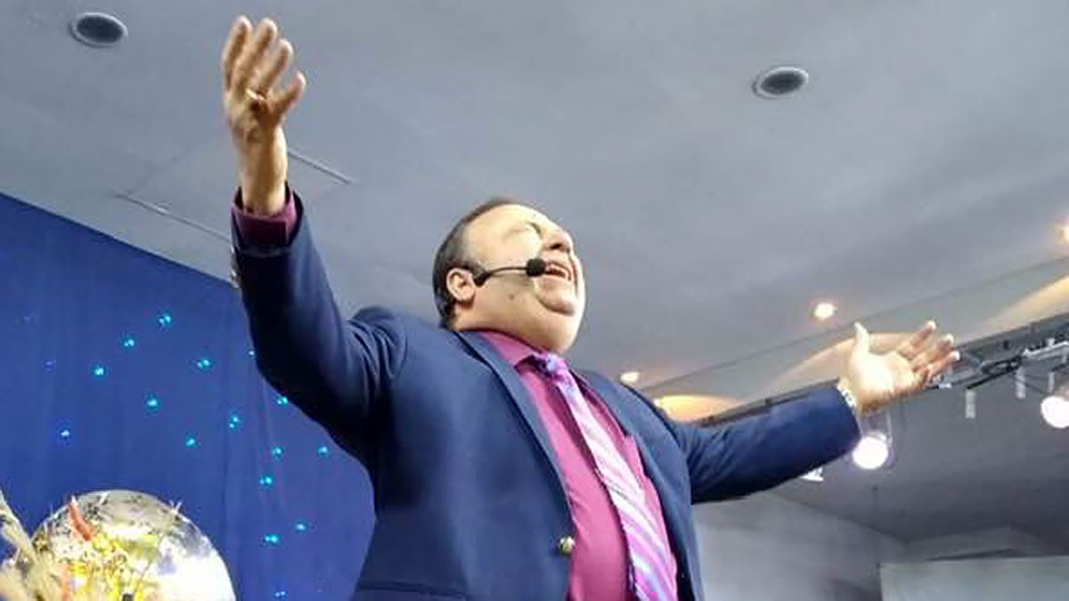 El pastor Héctor Bonarrico tiene una importante gravitación entre las iglesias evangélicas de Mendoza. El pastor Héctor Bonarrico tiene una importante gravitación entre las iglesias evangélicas de Mendoza.