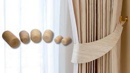 Paso a paso para aprovechar los corchos de plástico y crear un sujeta cortinas