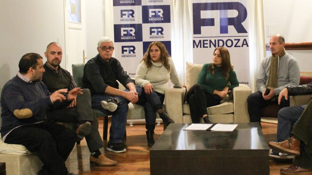 Los miembros del Frente Renovador buscan
