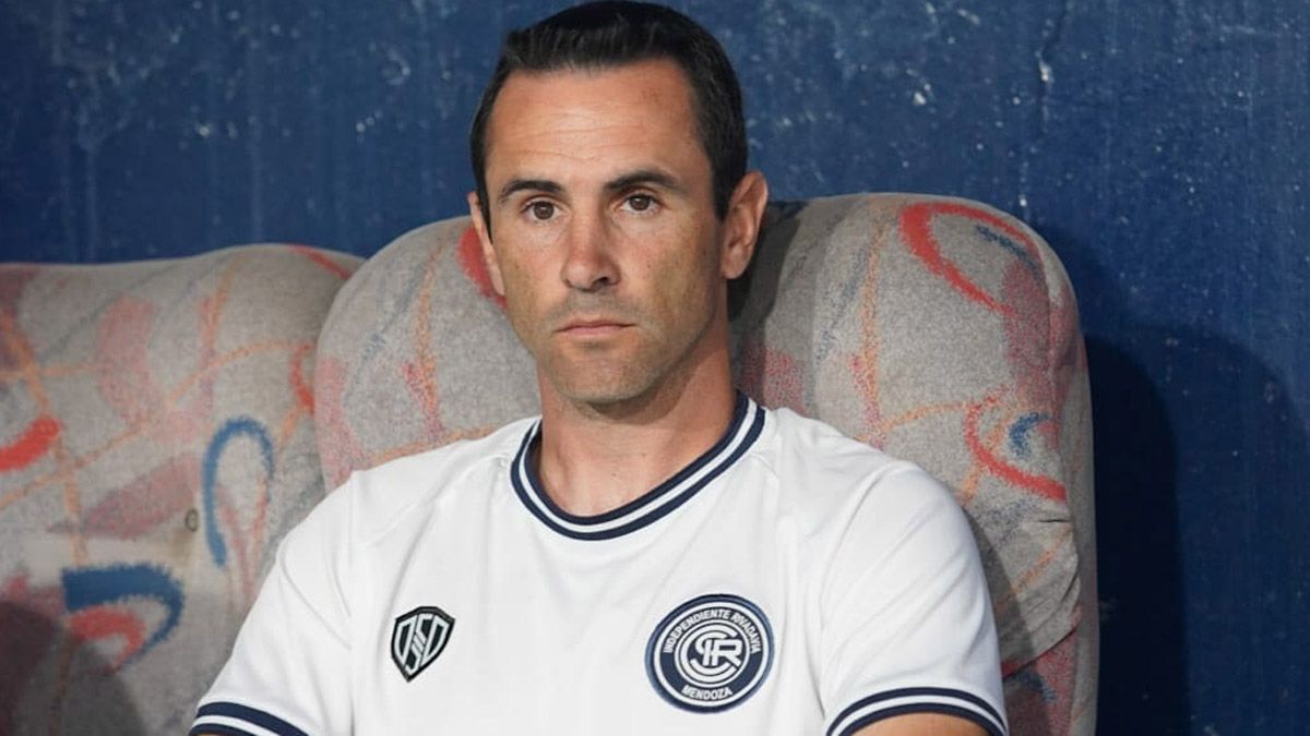 El entrenador de Independiente Rivadavia, Ever Demaldé realizaría un cambio para jugar ante Riestra.