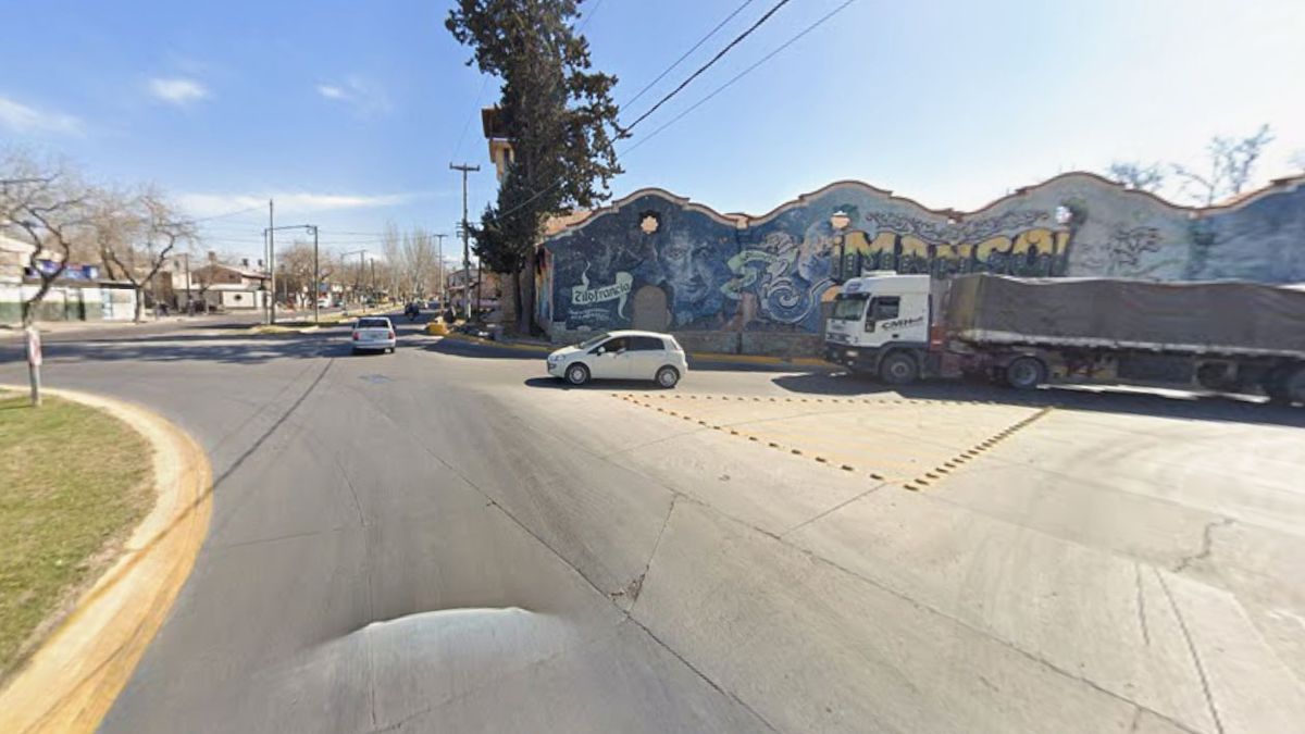 El taxista fue asaltado en la rotonda de calles Barcala y Rawson de Godoy Cruz.