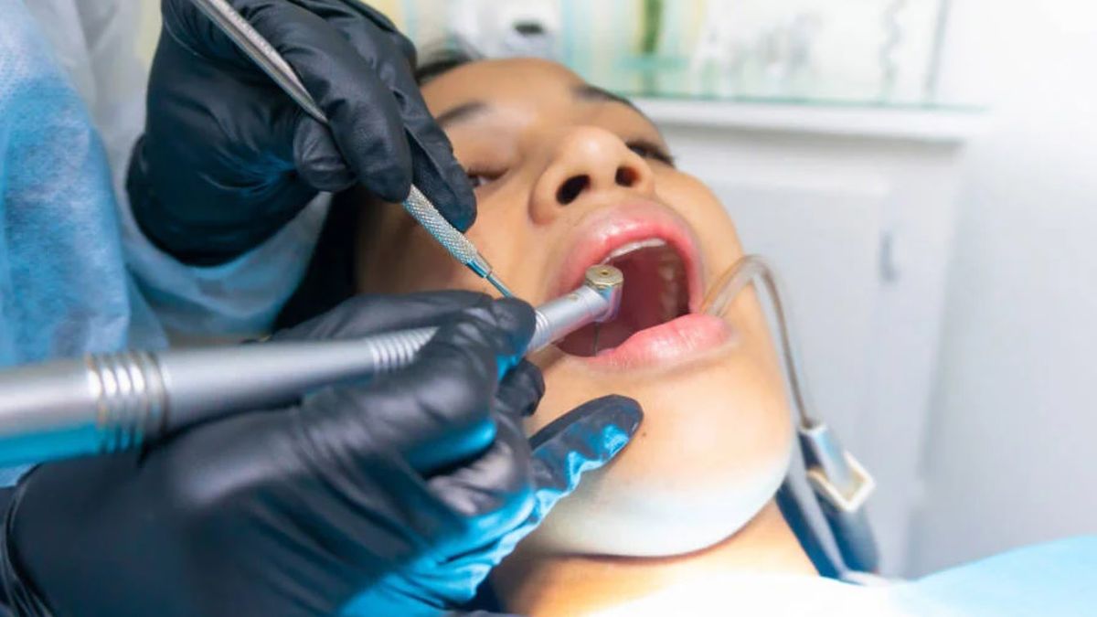 Un nuevo tratamiento de las caries sin producir molestia al paciente significaría acabar con el torno y el dolor Un nuevo tratamiento de las caries sin producir molestia al paciente significaría acabar con el torno y el dolor
