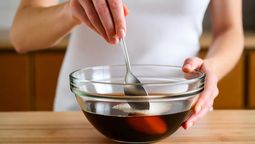 La mezcla del té negro y bicarbonato de sodio es altamente recomendable.  La mezcla del té negro y bicarbonato de sodio es altamente recomendable.