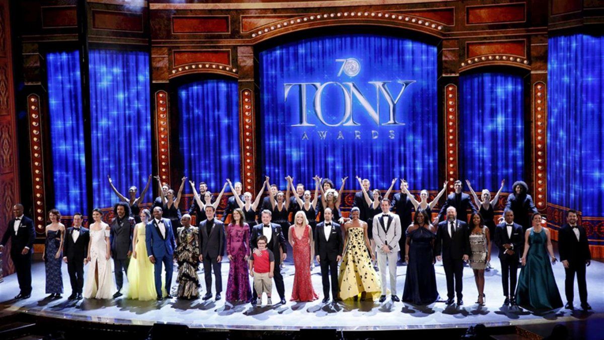 Homenaje a las víctimas de la masacre de Orlando en los Premios Tony en Broadway
