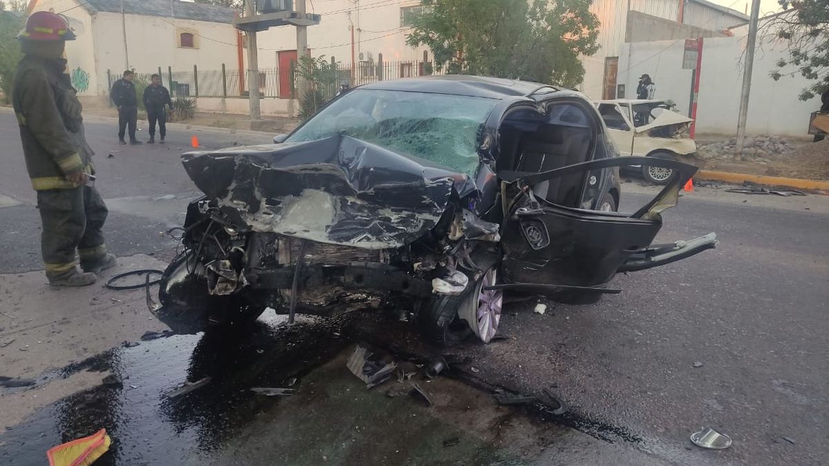 En el VW Gol Trend circulaba el joven de 21 años que tuvo el accidente frontal en Guaymallén. En el VW Gol Trend circulaba el joven de 21 años que tuvo el accidente frontal en Guaymallén.