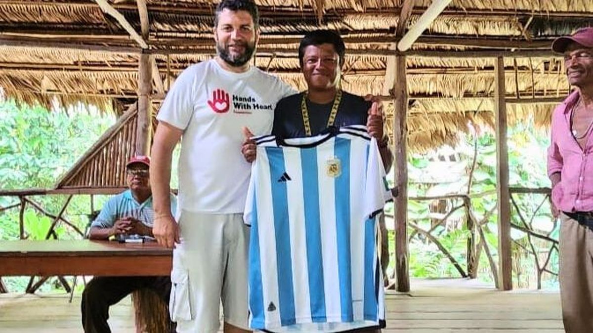 Leandro lleva siempre a Chaco la camiseta argentina. Leandro lleva siempre a Chaco la camiseta argentina.