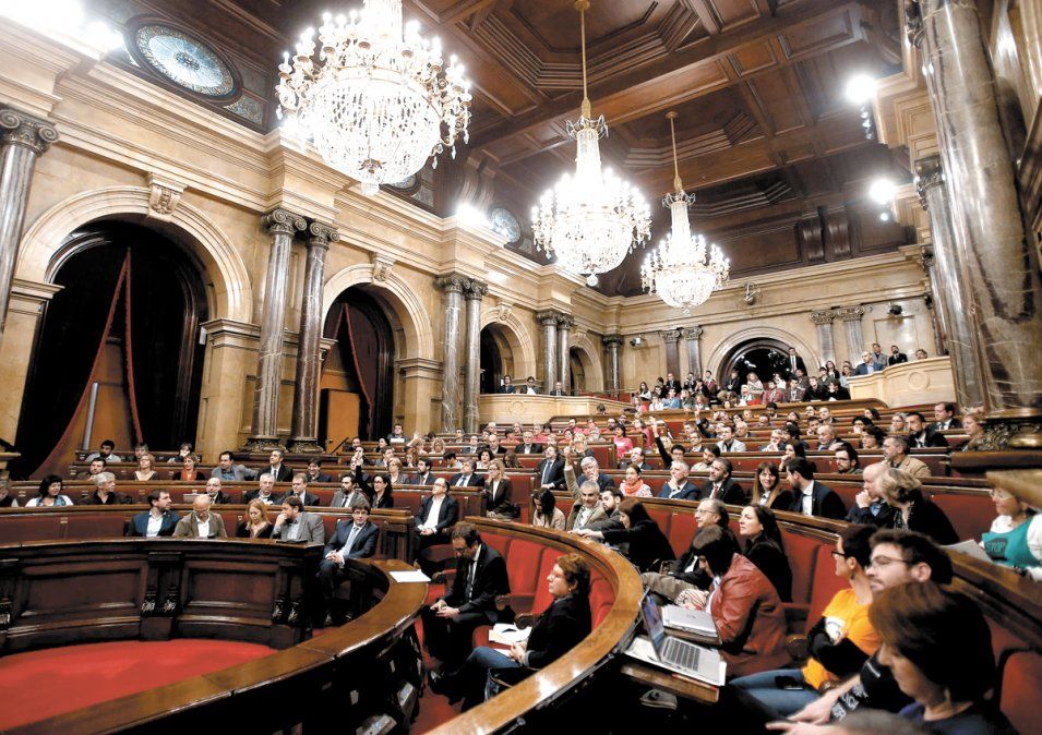 El parlamento catalán va por la independencia