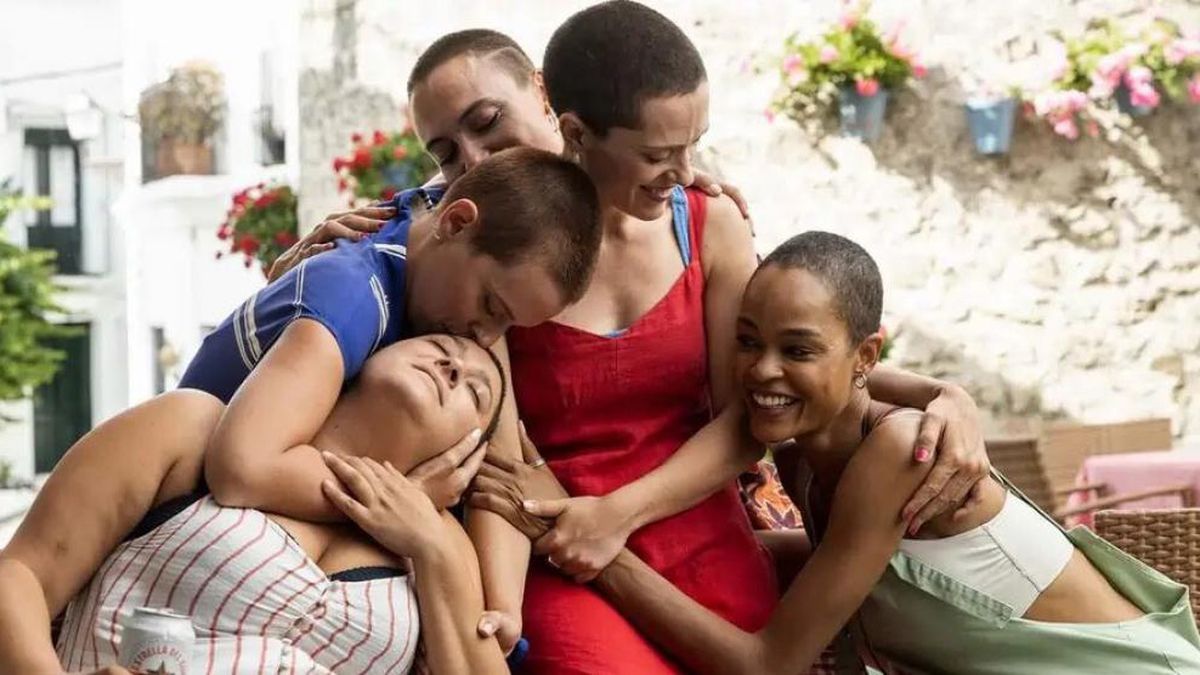 Las de la última fila es la conmovedora serie de Netlix que tiene 6 capítulos.