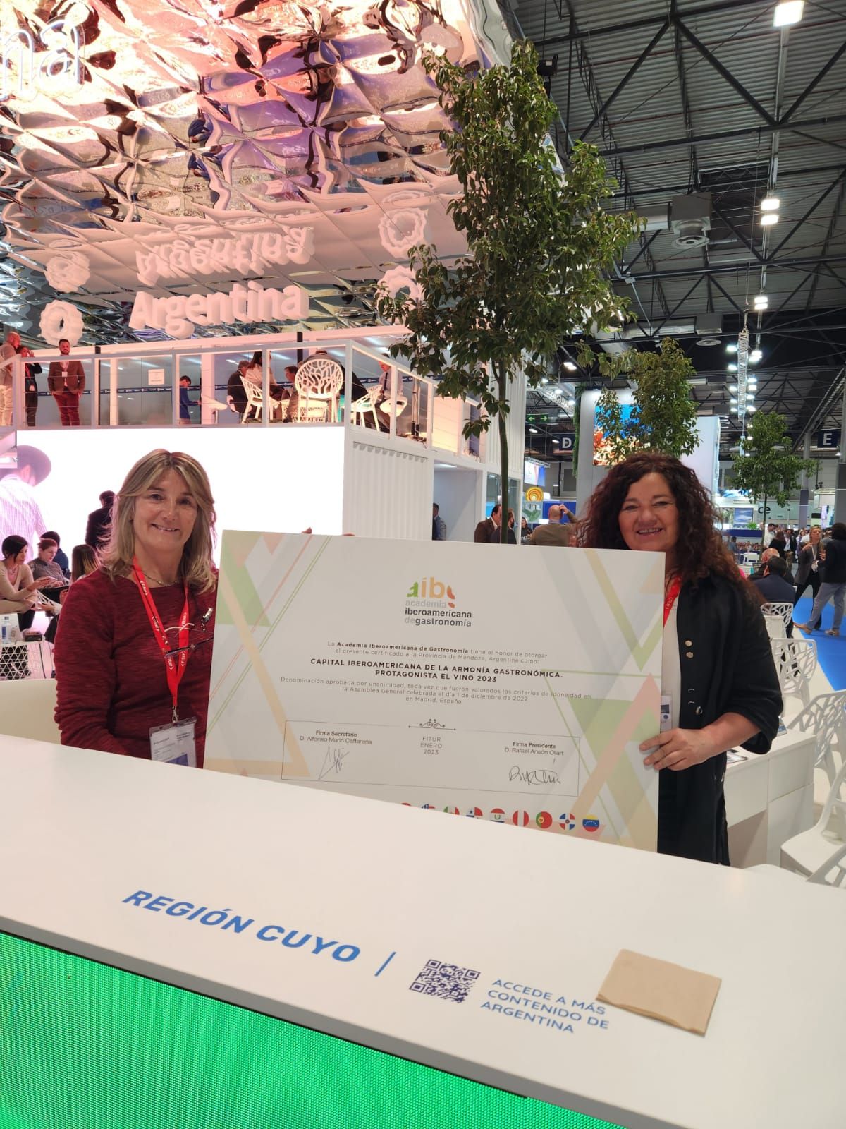 En Madrid: Patricia Ortiz, de Bodegas de Argentina y la ministra de Turismo y Cultura de Mendoza, Nora Vicario.