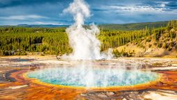 El supervolcán ubicado en Estados Unidos propone una dicotomía donde los especialistas estudian qué hacer.