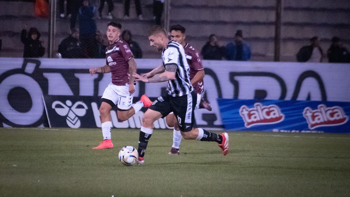 Gimnasia y Esgrima tropez&oacute; en Salta, pero sigue en la punta.
