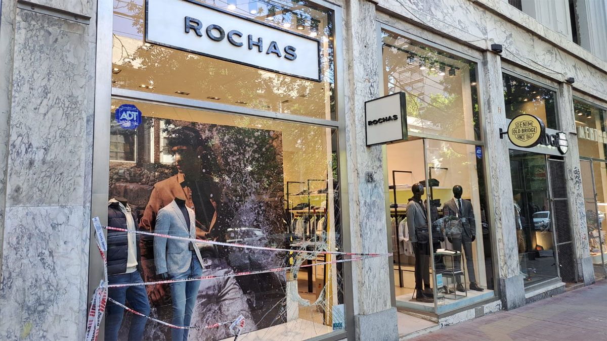 El local Rochas está ubicado en calle Espejo, a metros de calle San Martín, en el corazón de la Capital de Mendoza.
