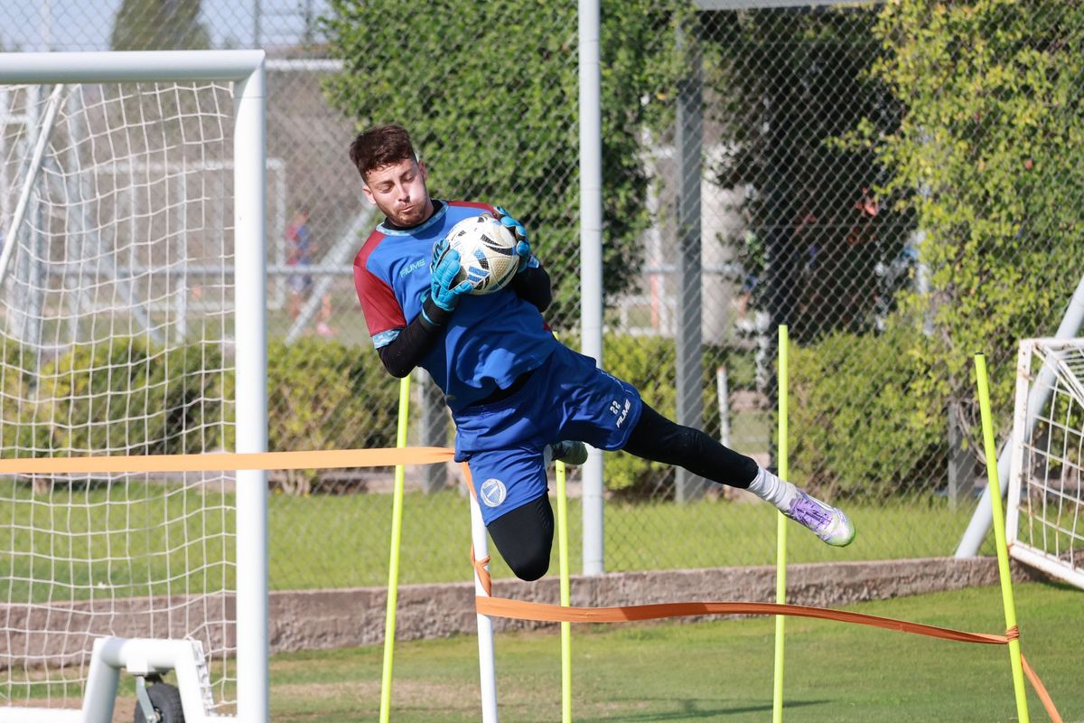 Roberto Ram&iacute;rez, el arquero que ser&iacute;a el capit&aacute;n de Godoy Cruz.