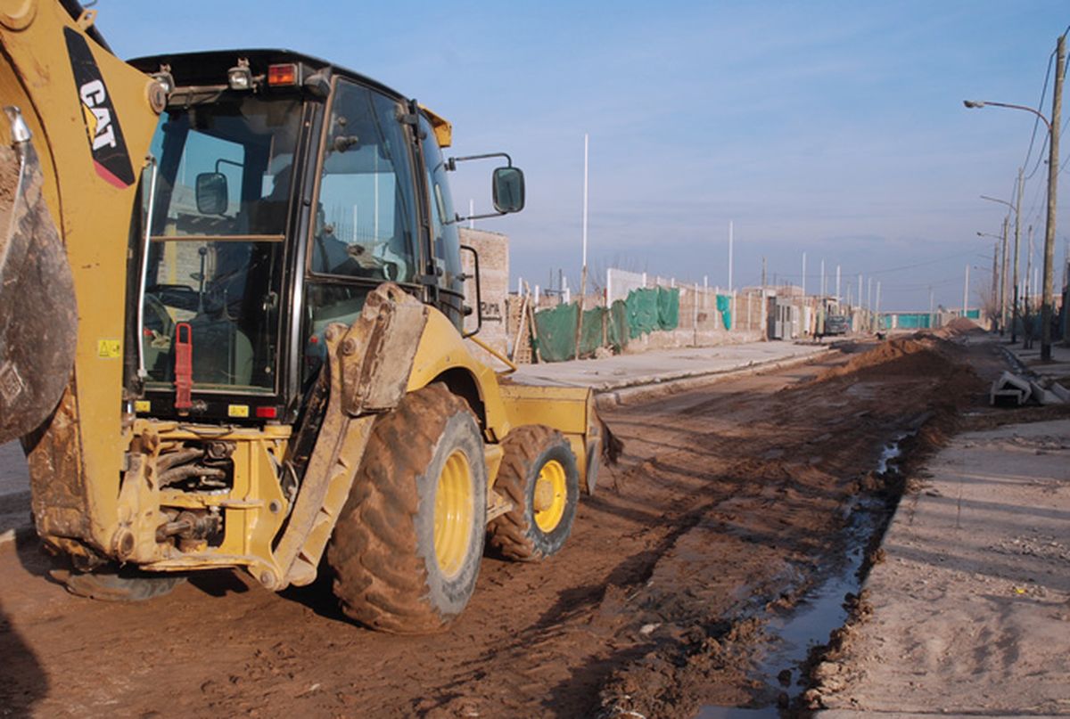 Obras de urbanización en el barrio Portal del Algarrobal, en Las Heras.