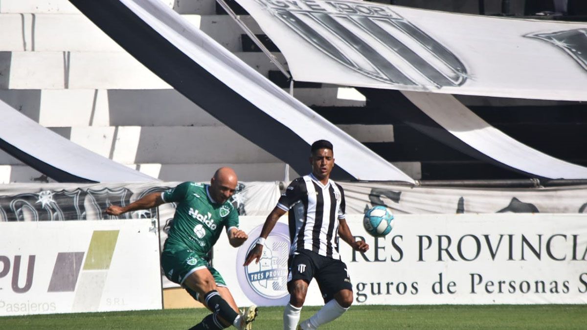 Fernando Cortés le hizo un gol muy especial a Riestra