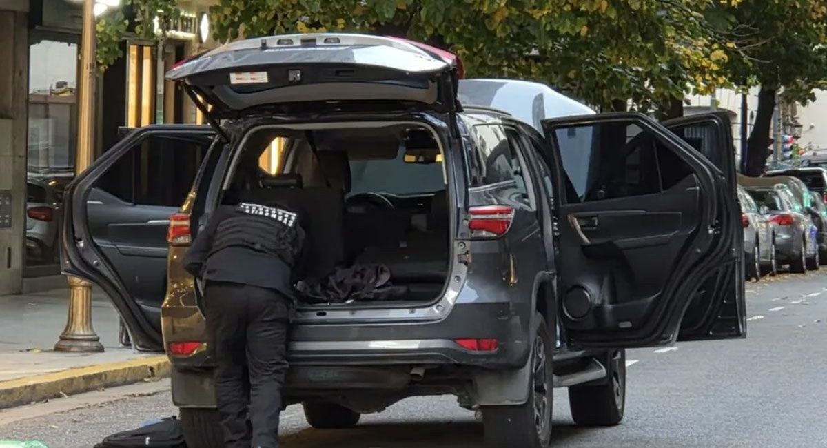 Los efectivos del escuadron antiexplosivos de la Policía porteña no encontraron nada sospechoso en la camioneta del detenido Los efectivos del escuadron antiexplosivos de la Policía porteña no encontraron nada sospechoso en la camioneta del detenido