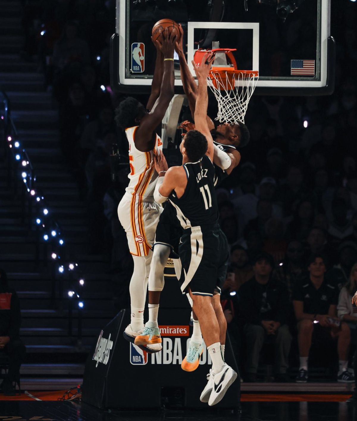 Milwaukee Bucks es finalista de la NBA Cup. Milwaukee Bucks es finalista de la NBA Cup.