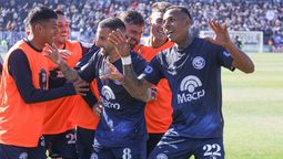 Independiente Rivadavia venció a Independiente de Avellaneda con gol de Sebastián Villa y sigue sumando