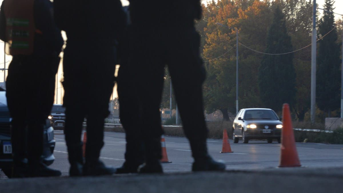 Se colocaron puestos fijos de policías en los accesos al Gran Mendoza.