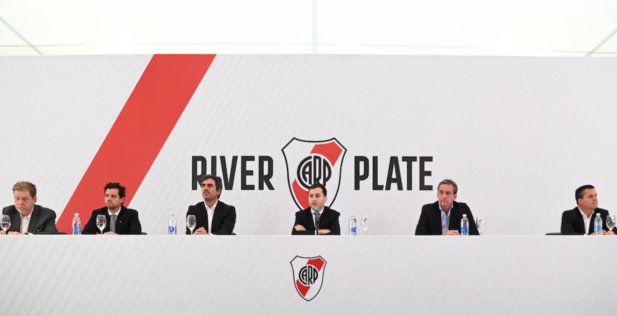 Stéfano Di Carlo lideró la conferencia de prensa.