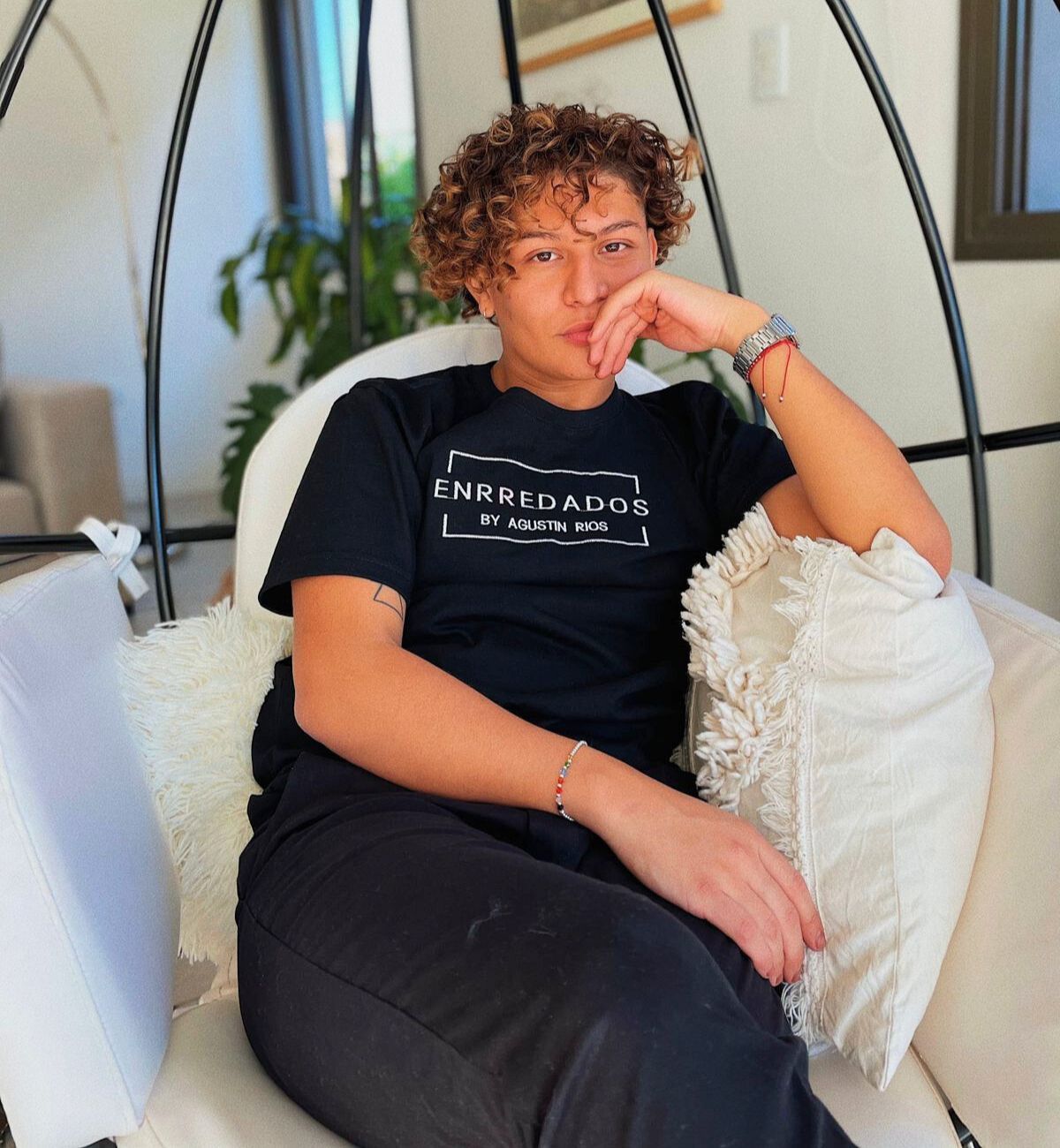 La historia del mendocino que transformó adversidad en motor para crear su exitosa peluquería