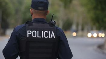 El robo de un auto terminó en persecución y vuelco con un motochorro detenido y tres que escaparon