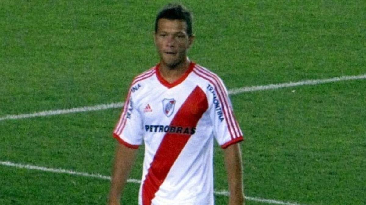 Nicolás Domingo jugó la Primera B Nacional con River. Nicolás Domingo jugó la Primera B Nacional con River.