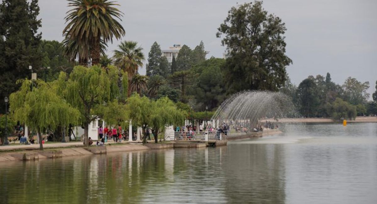 El Lago del Parque General San Martín es uno de los lugares que se busca preservar.