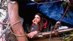 Cada tormenta representaba un riesgo, cada ráfaga de viento un recordatorio de que su compromiso era absoluto. Cada tormenta representaba un riesgo, cada ráfaga de viento un recordatorio de que su compromiso era absoluto.