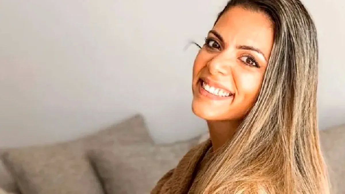 La foto viral de Belu Lucius en micro-bikini Barbiecore es dinamita pura