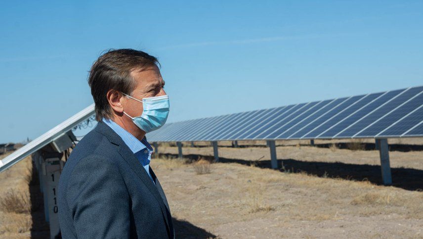 Suarez inauguró un parque solar y lo puso como ejemplo de energías limpias