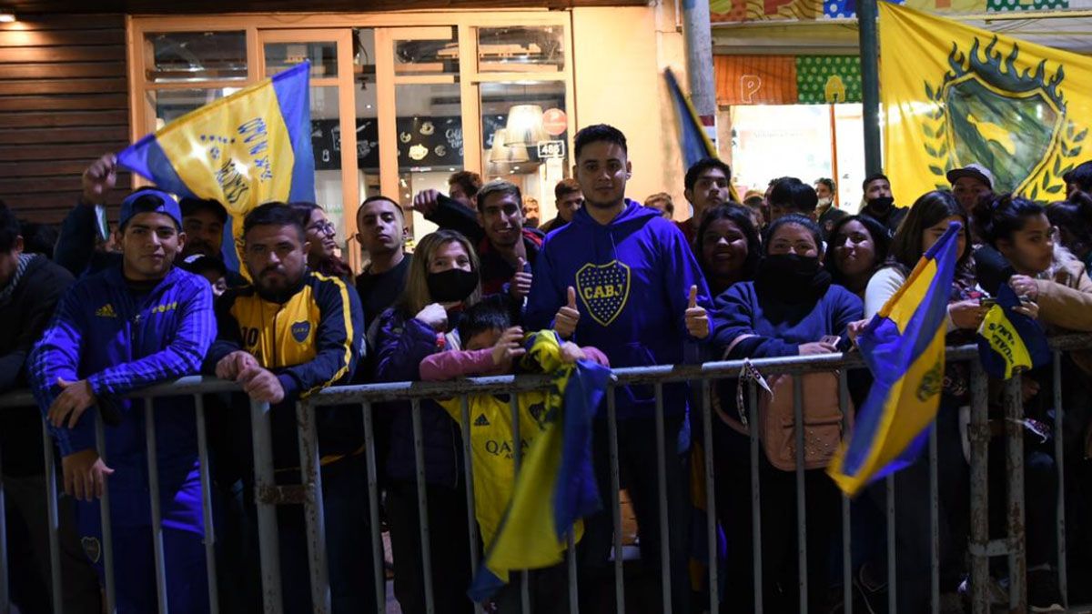 El público riojano recibió a Boca antes del duelo ante Ferro por la Copa Argentina