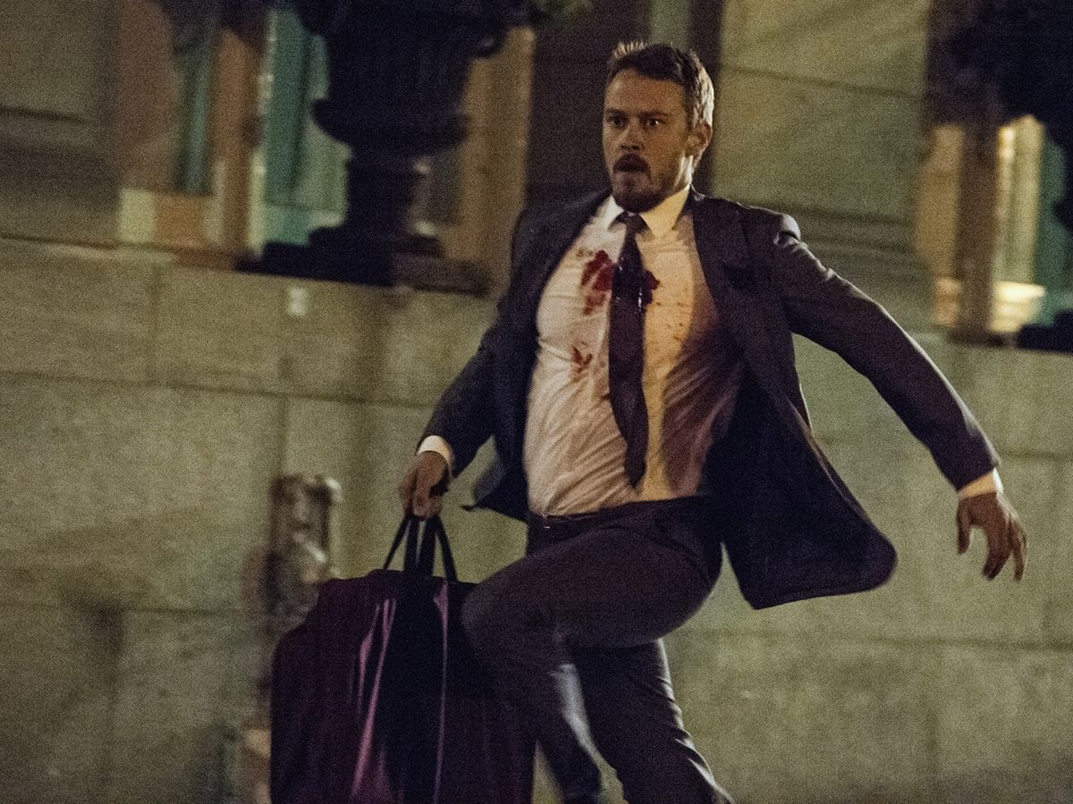 Uno de los aspectos más desconcertantes de la serie es la personalidad de su protagonista John Tavner. Imagen: Prime Video. Uno de los aspectos más desconcertantes de la serie es la personalidad de su protagonista John Tavner. Imagen: Prime Video.